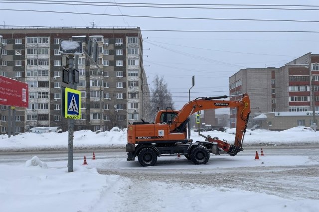 Женщина переходила дорогу на улице 10 лет Октября