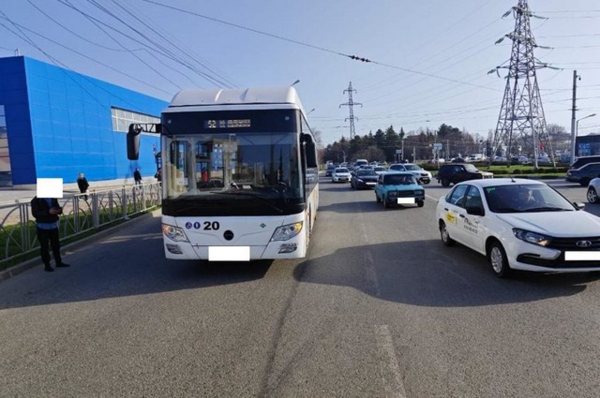 Женщина в Ставрополе пыталась заскочить в автобус и получила перелом ноги |  АиФ Ставрополь