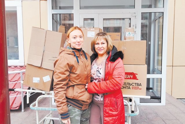 Александра (слева) в Луганском перинатальном центре: все, кому нужна помощь, без неё не останутся.