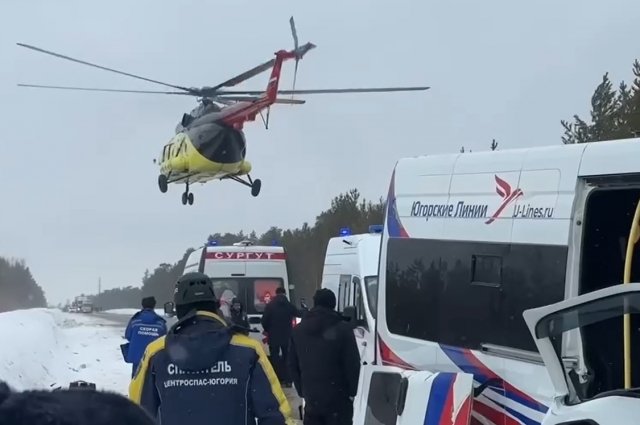 Некоторых пассажиров госпитализировали вертолетом.