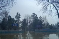 Кладбище в Южном Урале ушло под воду.
