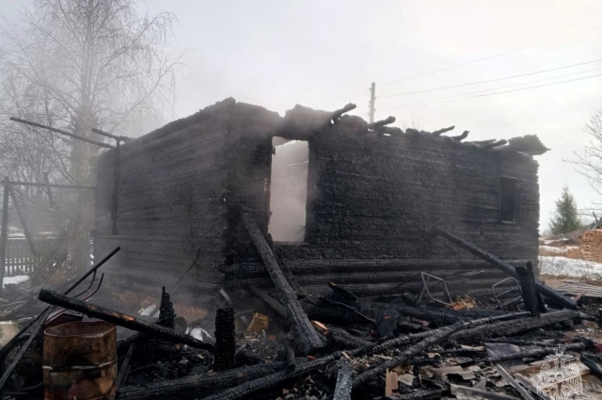 Частный жилой дом сгорел в Вологодской области из-за проблем с проводкой |  АиФ Вологда