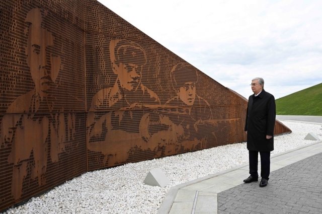 Касым-Жомарт Токаев посетил Ржевский мемориал Советскому солдату, 8 мая 2023 г. 
