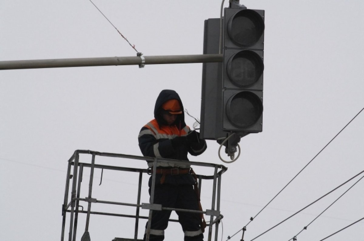 Сильный ветер обесточил в Брянске шесть светофоров