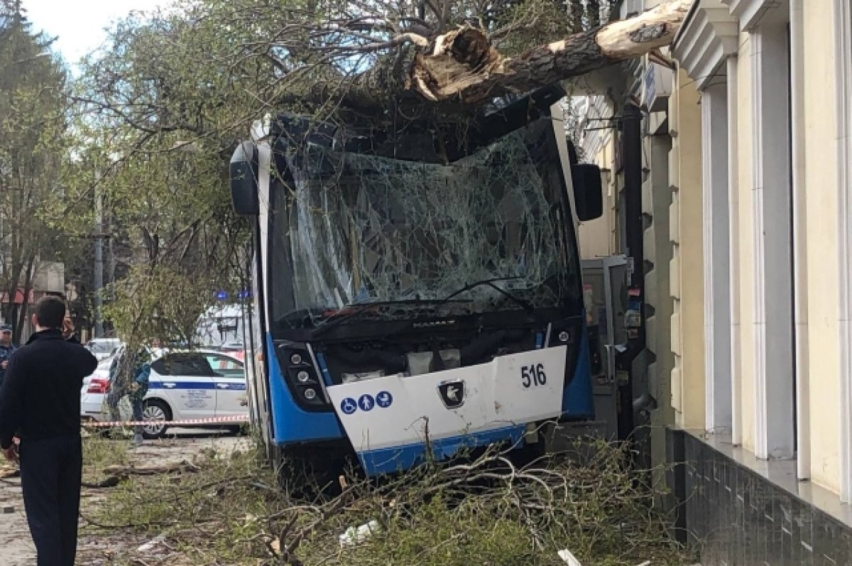 Власти Ростова прокомментировали аварию с автобусом № 98 на Советской