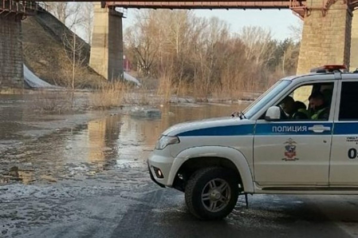 В Барнауле из-за паводка перекрыли дорогу на улице Кутузова