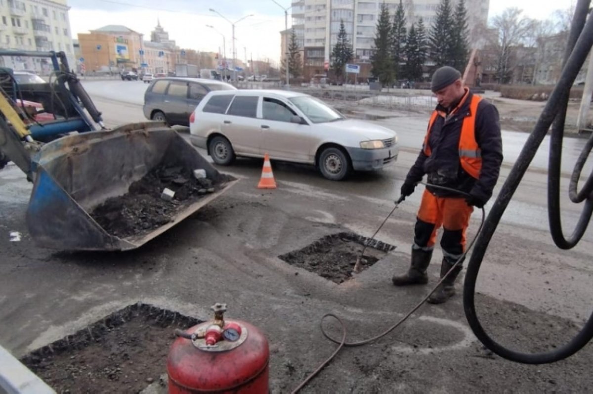 Локальный ремонт дорог продолжается в Барнауле