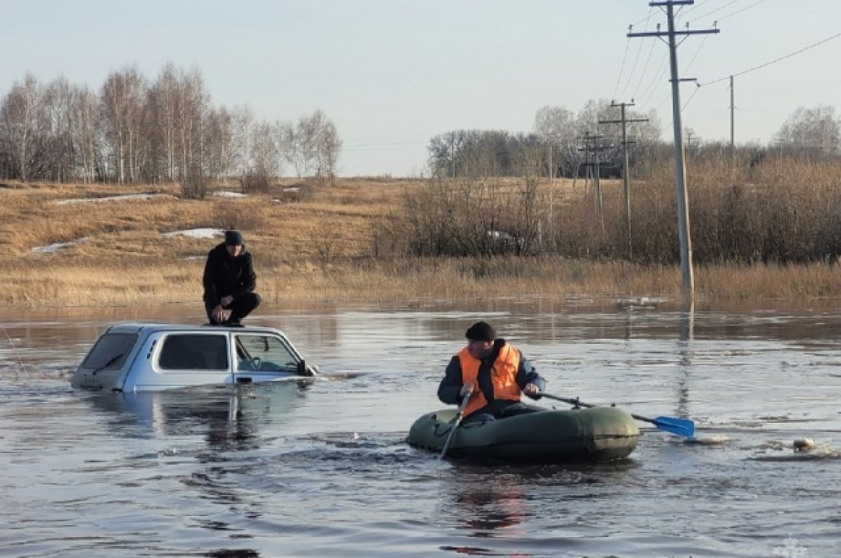 На Алтае 470 участков и почти 380 домов освободили от паводковых вод
