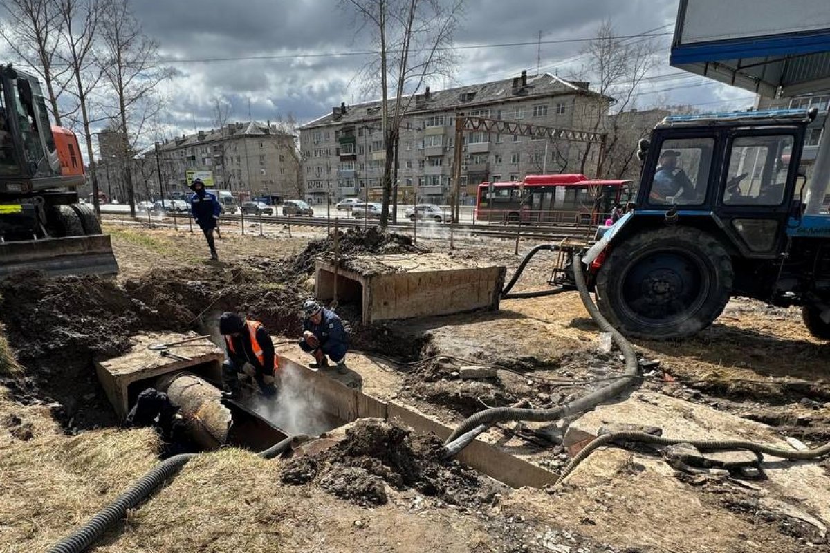 В Хабаровске прорвало трубу, сотни домов остались без воды и тепла | АиФ  Хабаровск