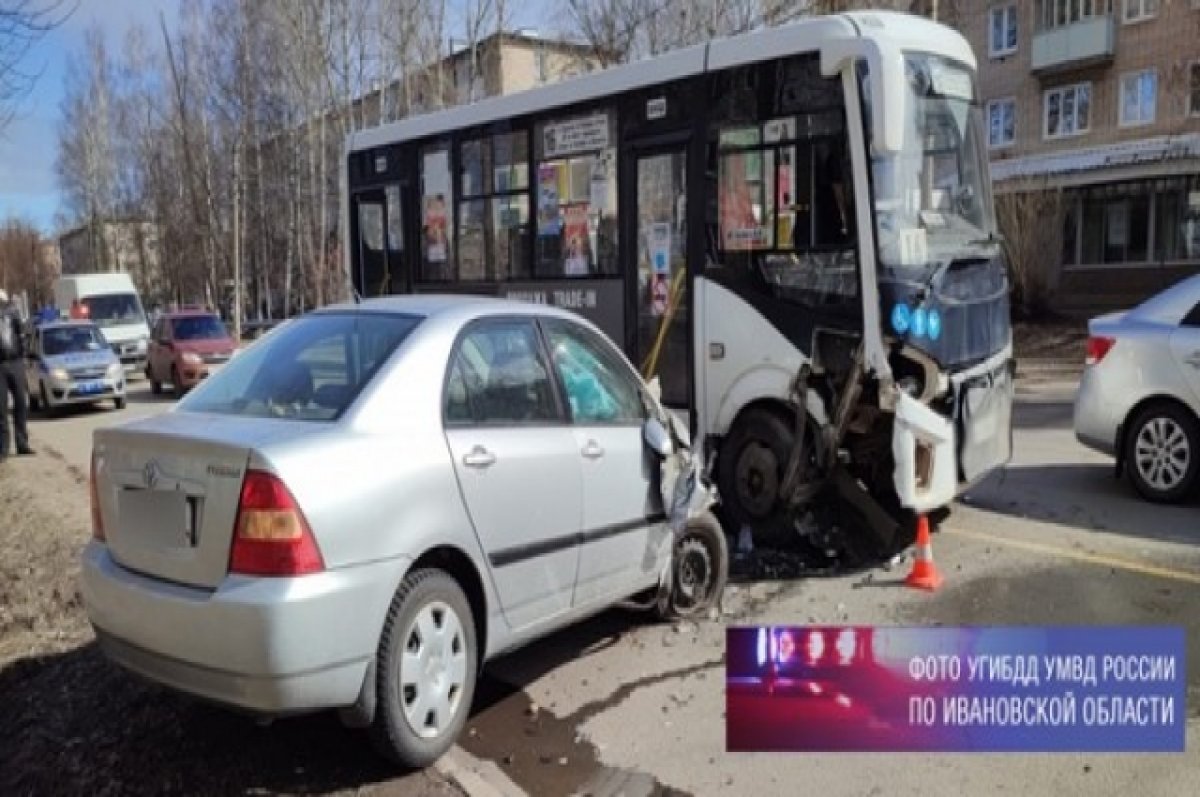 В Шуе иномарка столкнулась с пассажирским автобусом | АиФ Иваново