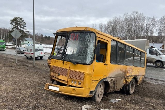 ДТП со школьным автобусом произошло в Якшур-Бодьинском районе Удмуртии
