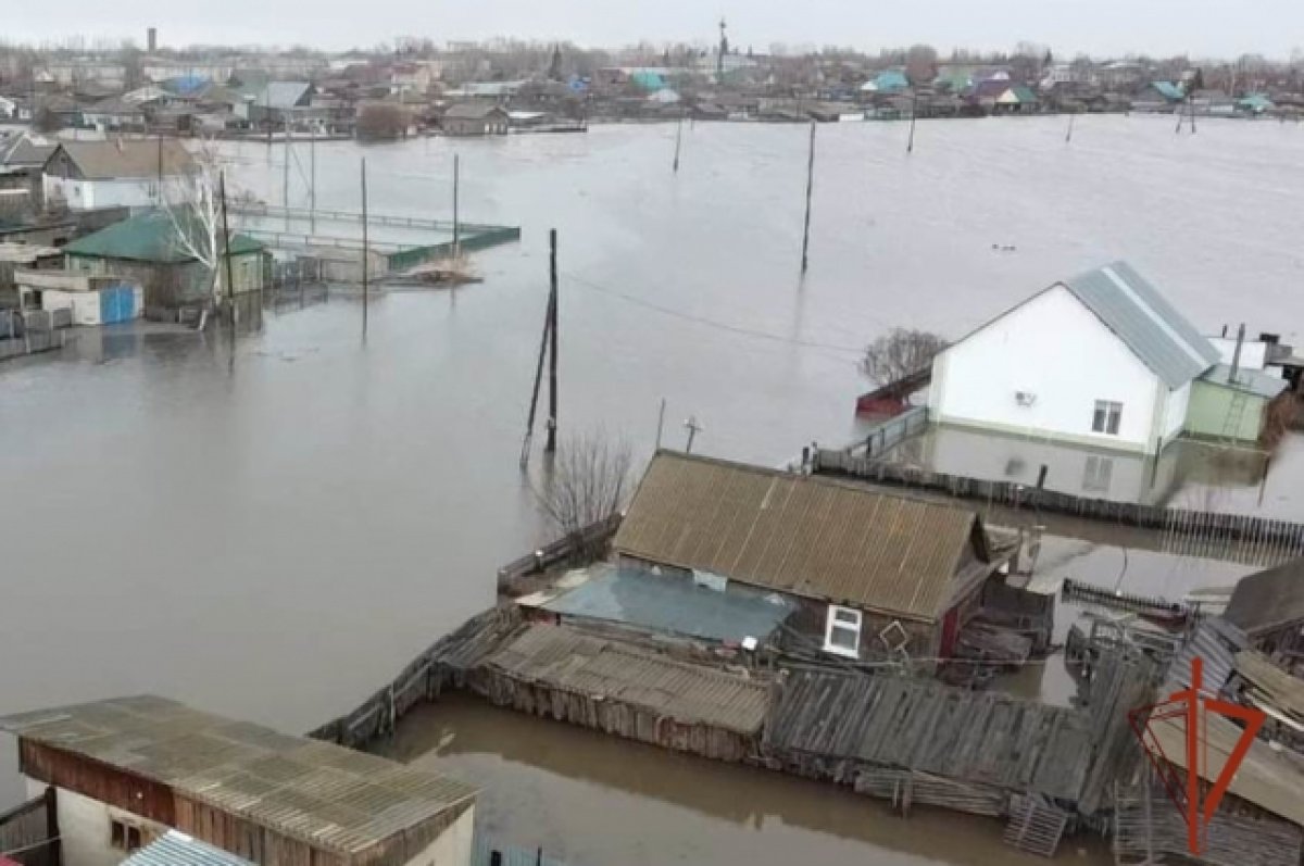 Два штормовых прогноза действует в Алтайском крае из-за паводка