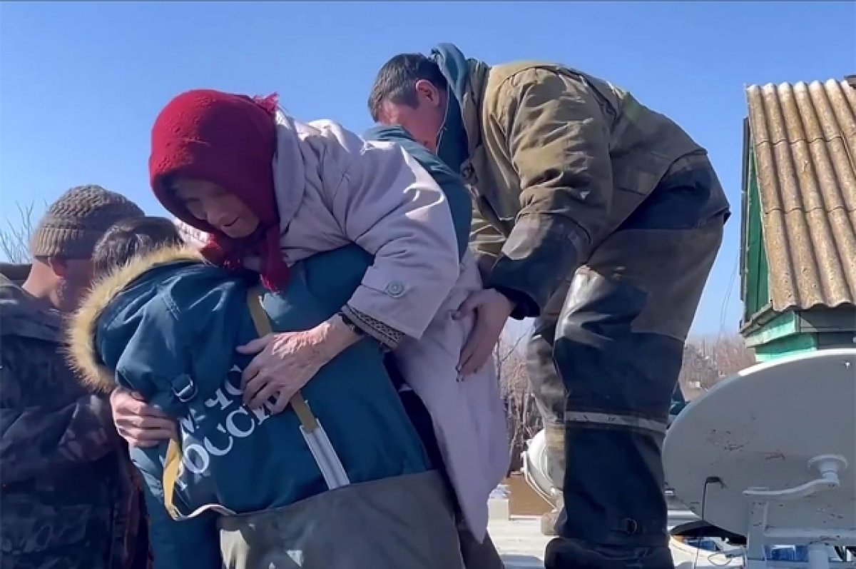 С затопленных территорий в Оренбуржье эвакуировали почти 6560 человек