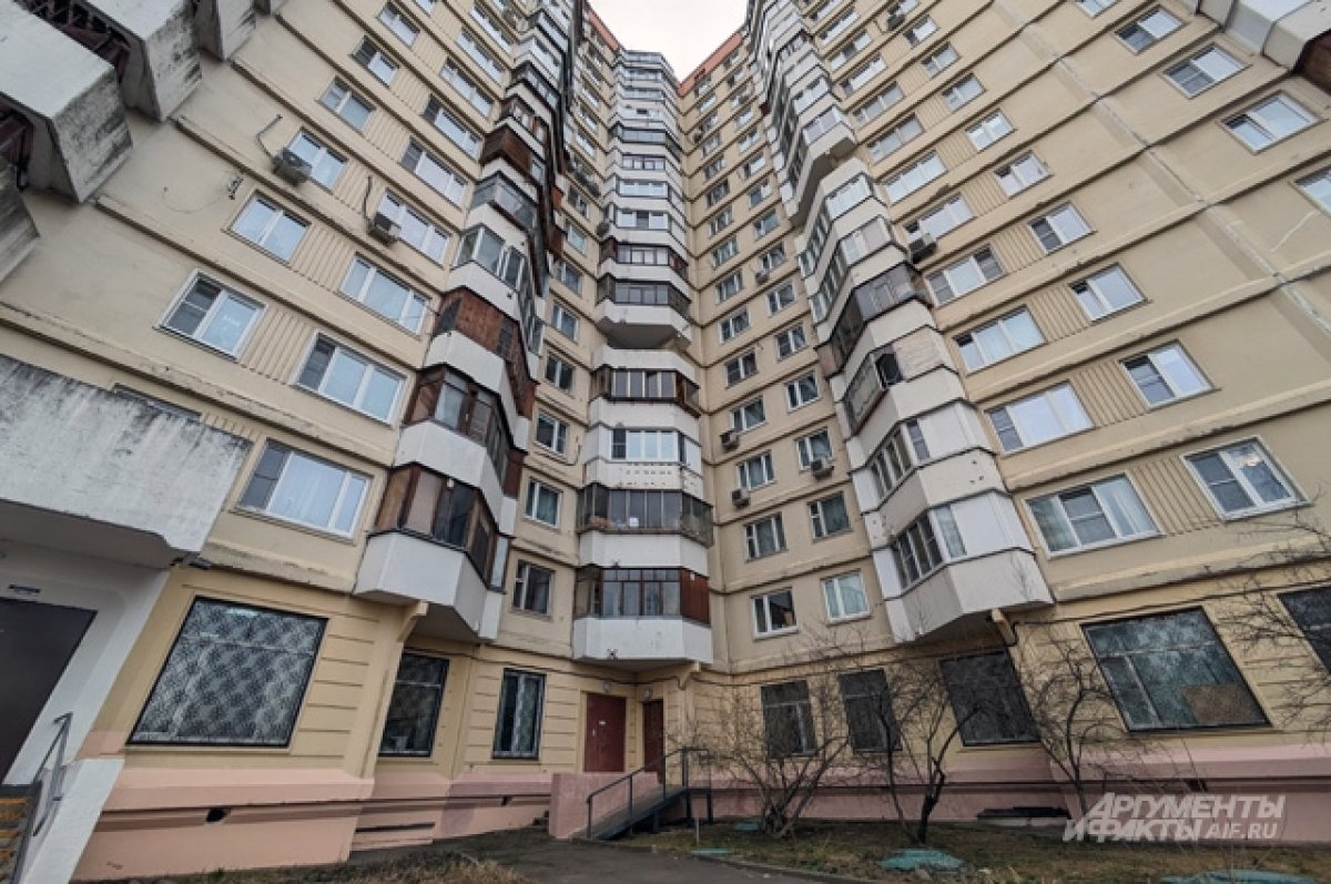 «Умер сын». Муж выжившей после падения с 8 этажа москвички в горе