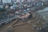 Вода в Урале в Оренбурге поднялась до отметки в 1010 сантиметров.