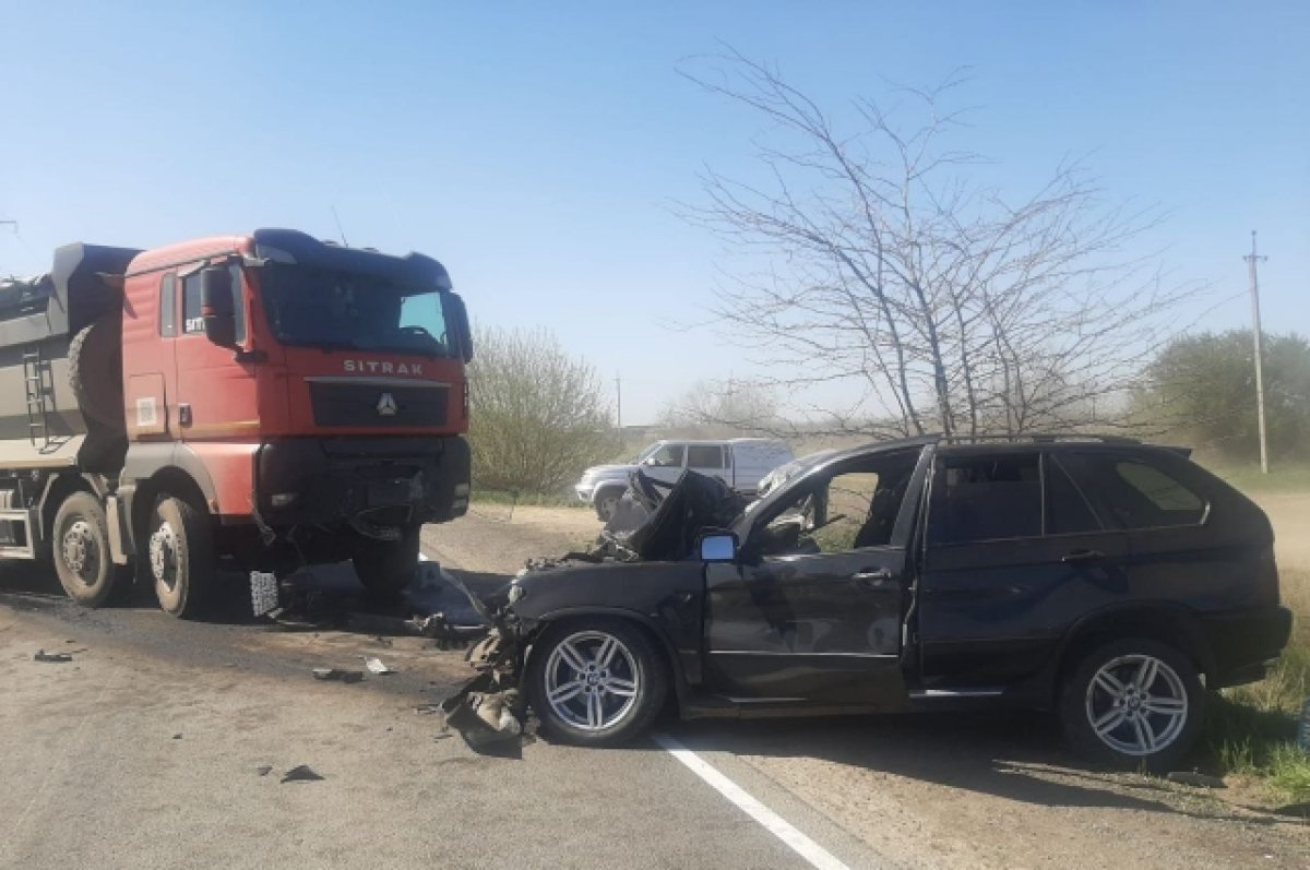 В Крыму 10 апреля водитель иномарки на встречке врезался в большегруз | АиФ  Крым