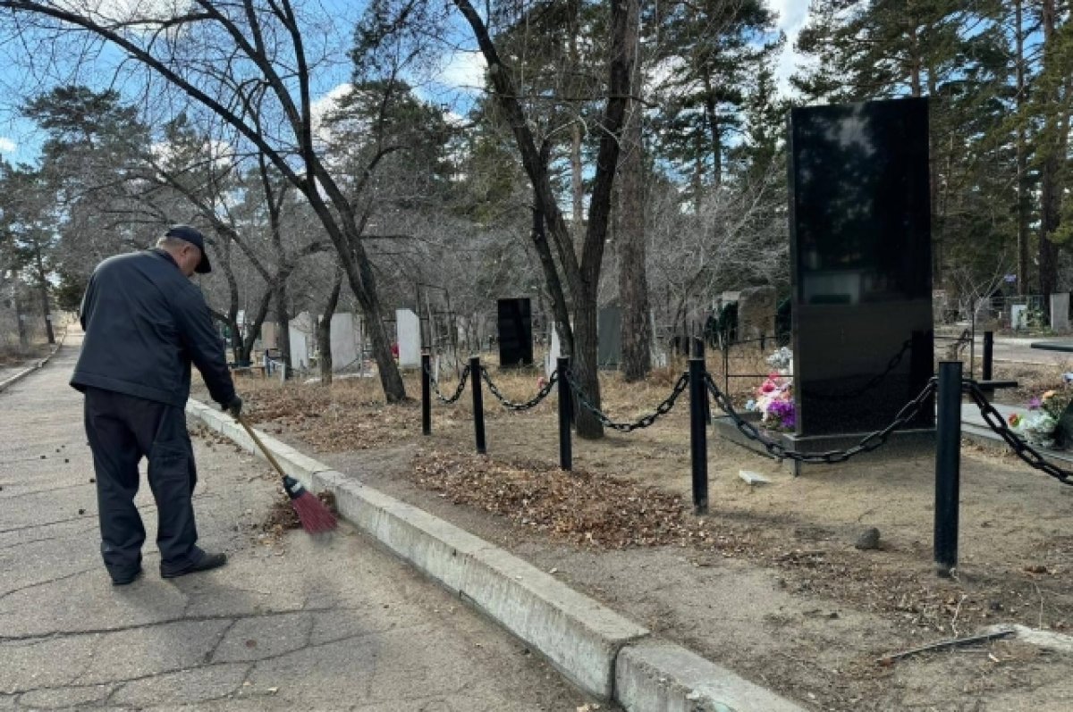 В Улан-Удэ идёт подготовка городских кладбищ к Родительскому дню | АиФ  Бурятия