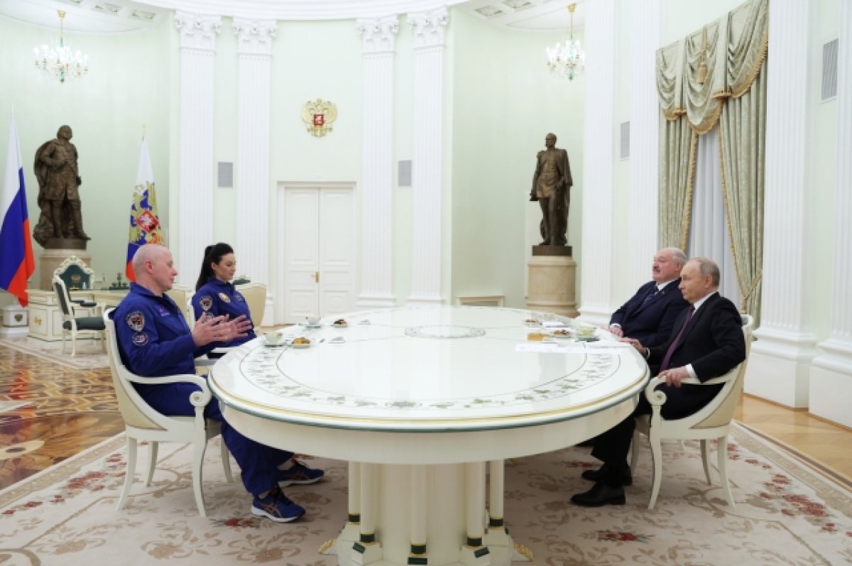 Путин и Лукашенко встретились с участниками 21-й экспедиции на МКС