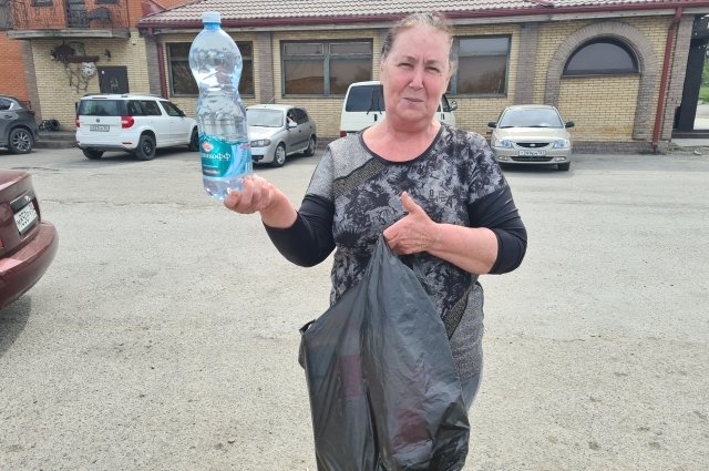 Жители микрорайона Задонье пустые бутылки не выбрасывают.