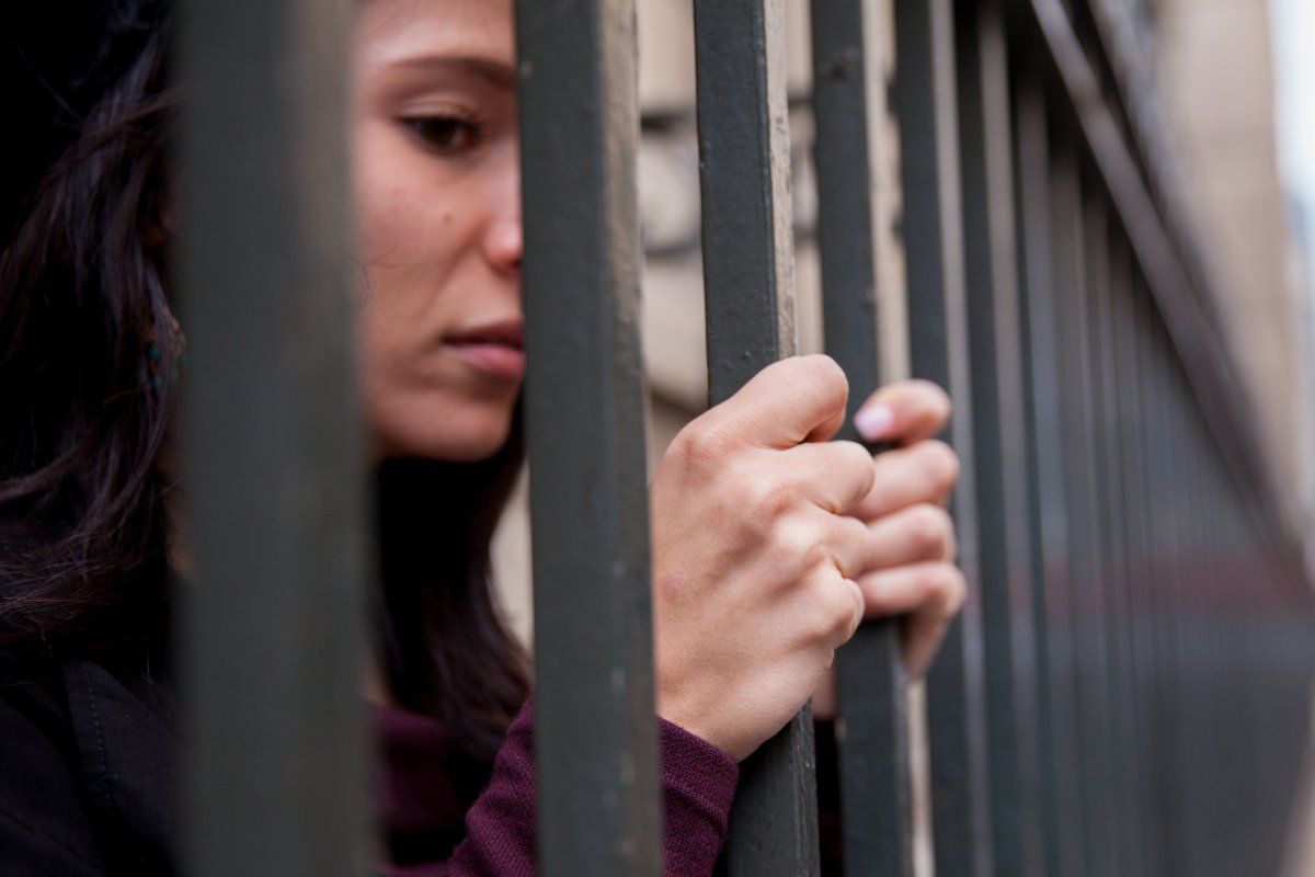 Кормят раз в день. Три россиянки страдают от жутких условий в тюрьме Турции