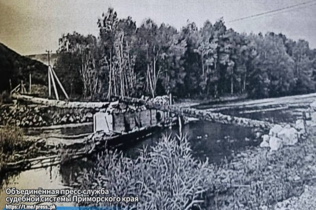 Рухнувшая незаконная переправа через реку Арсеньевка в Приморье