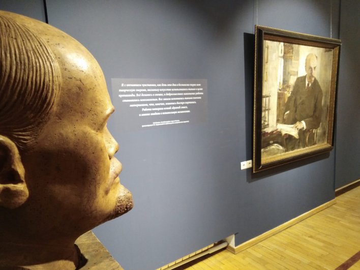 Скульптура Эрьзи Владимир Ленин и портрет Ленина Фешина (1918 год). 
