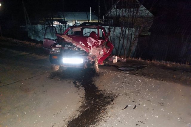 Автомобиль «Ока», за рулём которого находился 69-летний пенсионер, выехал на встречную полосу и столкнулся с грузовиком КАМАЗ