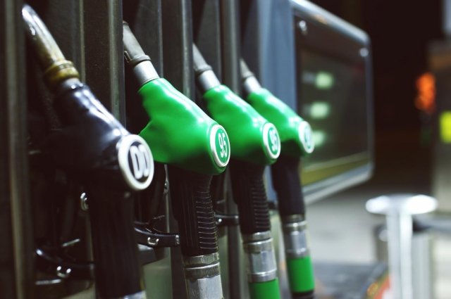 Дойдёт до заправок. Эксперты допустили снижение цен на бензин на АЗС в РФ8