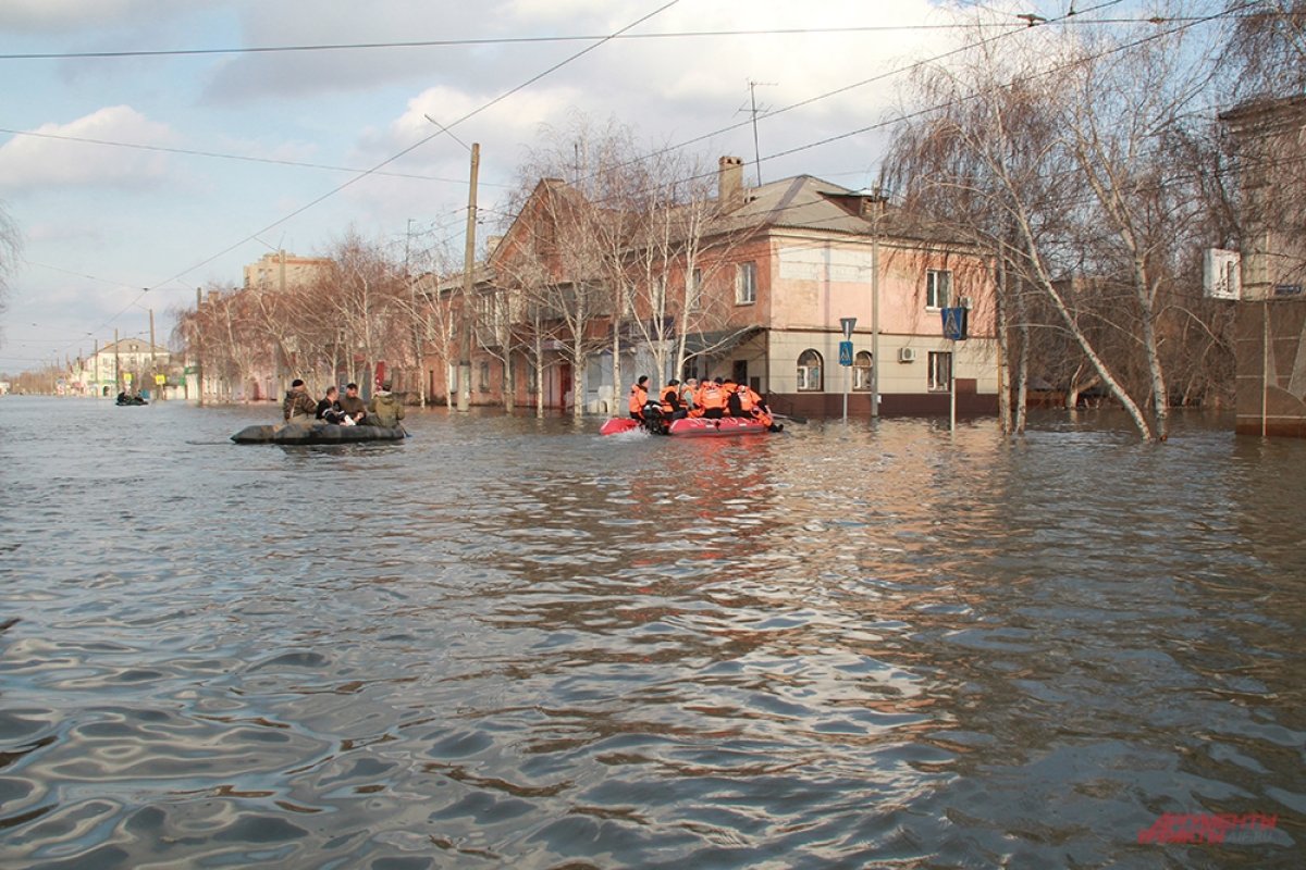 В затопленном Орске от воды освободилось более трех тысяч домов
