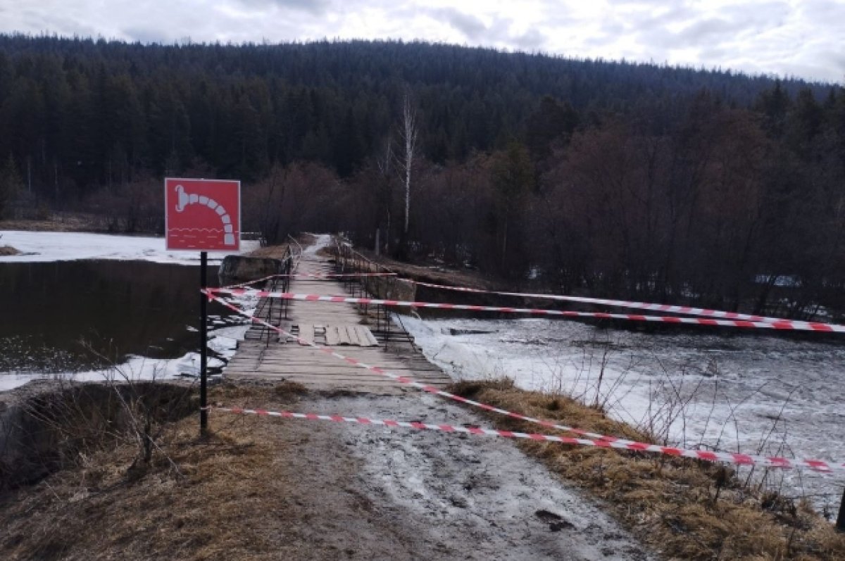 В Челябинской области водой с плотины смыло мост к нацпарку «Таганай» | АиФ  Челябинск