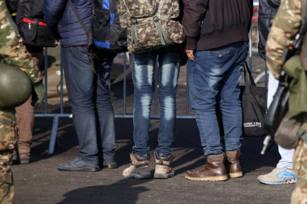 Драки в очередях за паспортом. Мобилизация настигла украинских беженцев