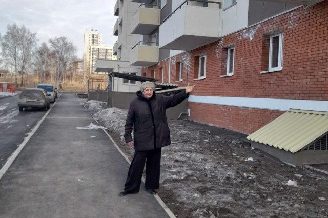 Свекровь Ларисы Храмцовой рада новому жилью.