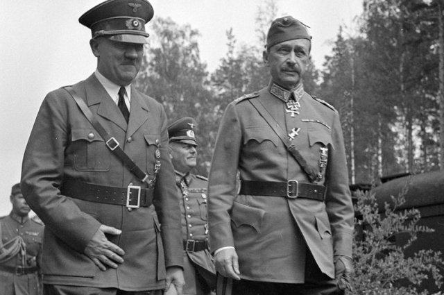 Гитлер лично прилетал поздравить Маннергейма с 75-летием