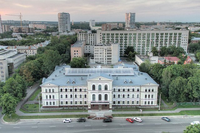 Харьковский медуниверситет был построен Российским Императором Александром I, как Императорский Харьковский Университет в 1804 г.