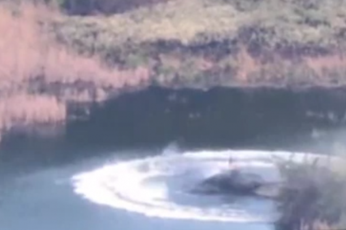 Украинский танк утонул в озере после меткого выстрела российских бойцов