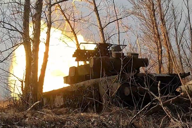 Атака экипажа танка Т-80БВ на пулеметные точки ВСУ