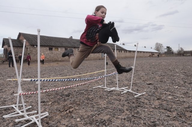 Каждые соревнования по хоббихорсингу в Пскове собирают всё больше и больше участников