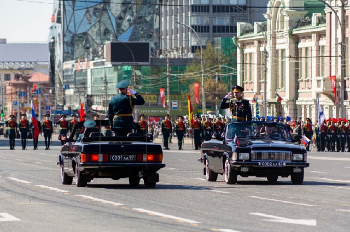 Улицы Новосибирска более 50 машин отмывают центр города к 9 мая | АиФ  Новосибирск