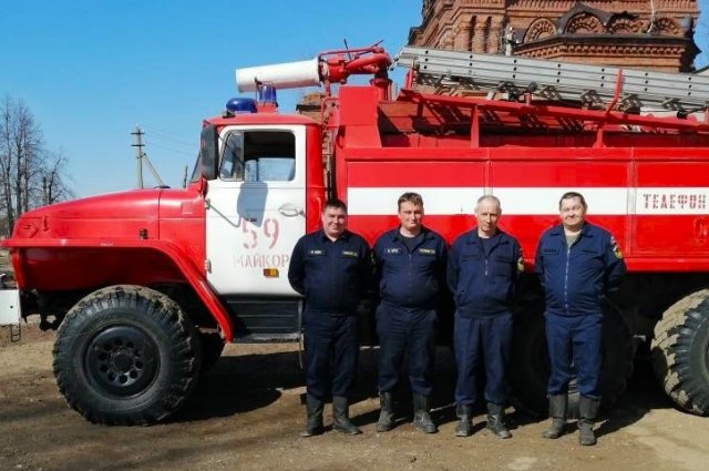 Пожарные, участвовавшие в ликвидации ландшафтного пожара в Трифаново.