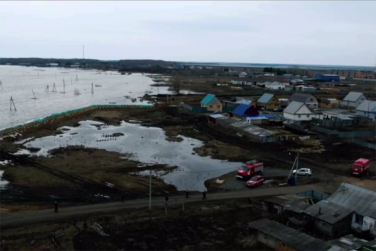 В РФ число подтопленных домов после паводка сокращается третий день подряд