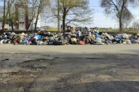 Жители Карачей жалуются на разросшуюся мусорную свалку