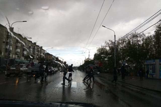 В Татарстане объявлено штормовое предупреждение, непогода уже принесла ущерб жителям некоторых населенных пунктов. 