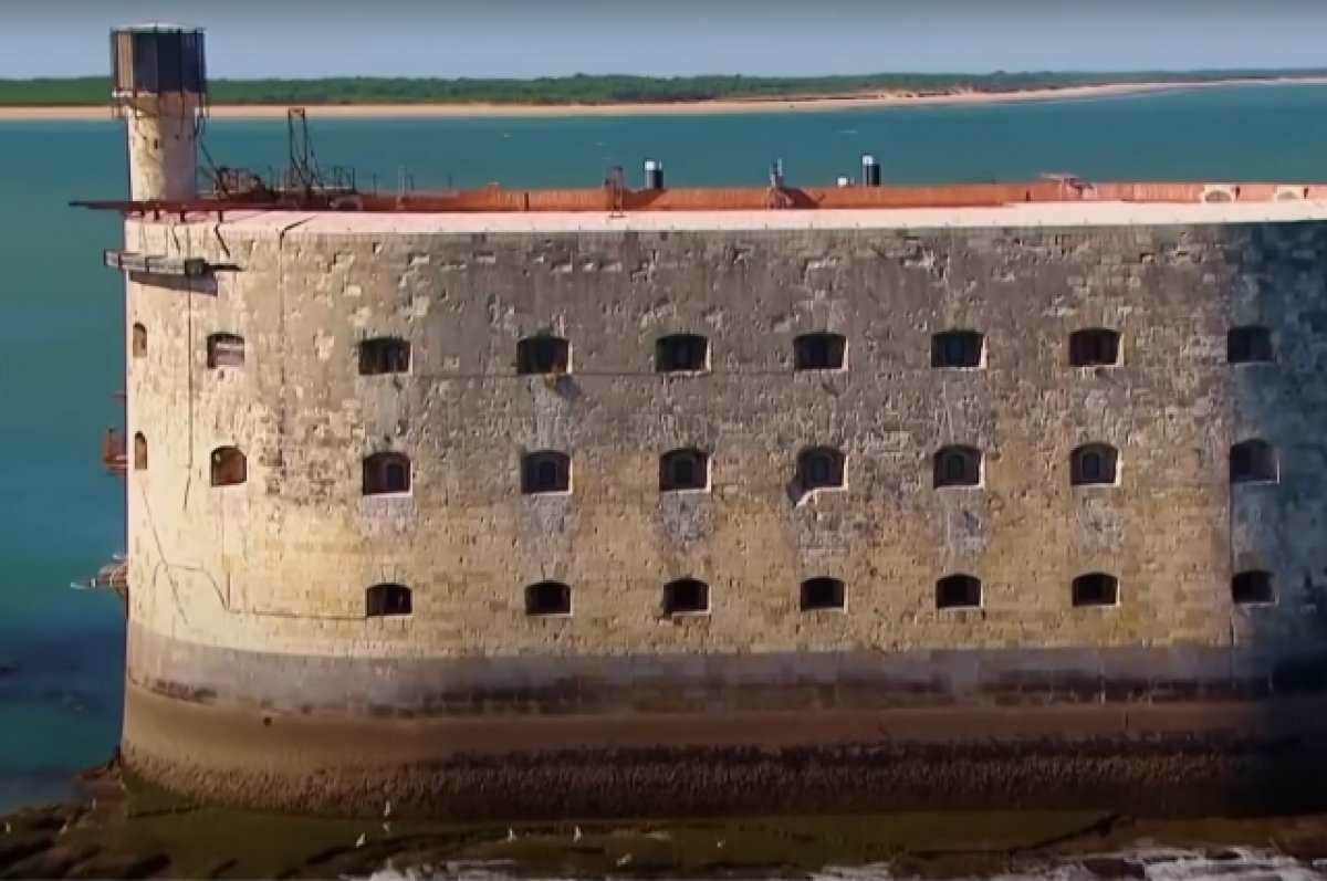 Легендарный форт Боярд разрушается и уходит под воду