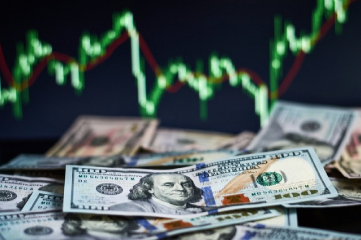 Курс доллара на Мосбирже вырос до 93,28 рубля