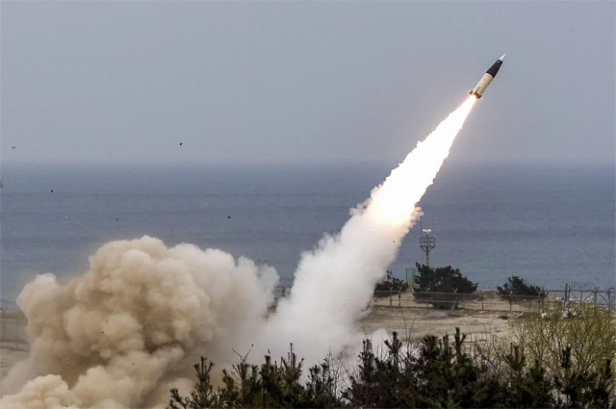 Reuters: США в марте тайно поставили Украине дальнобойные ракеты ATACMS