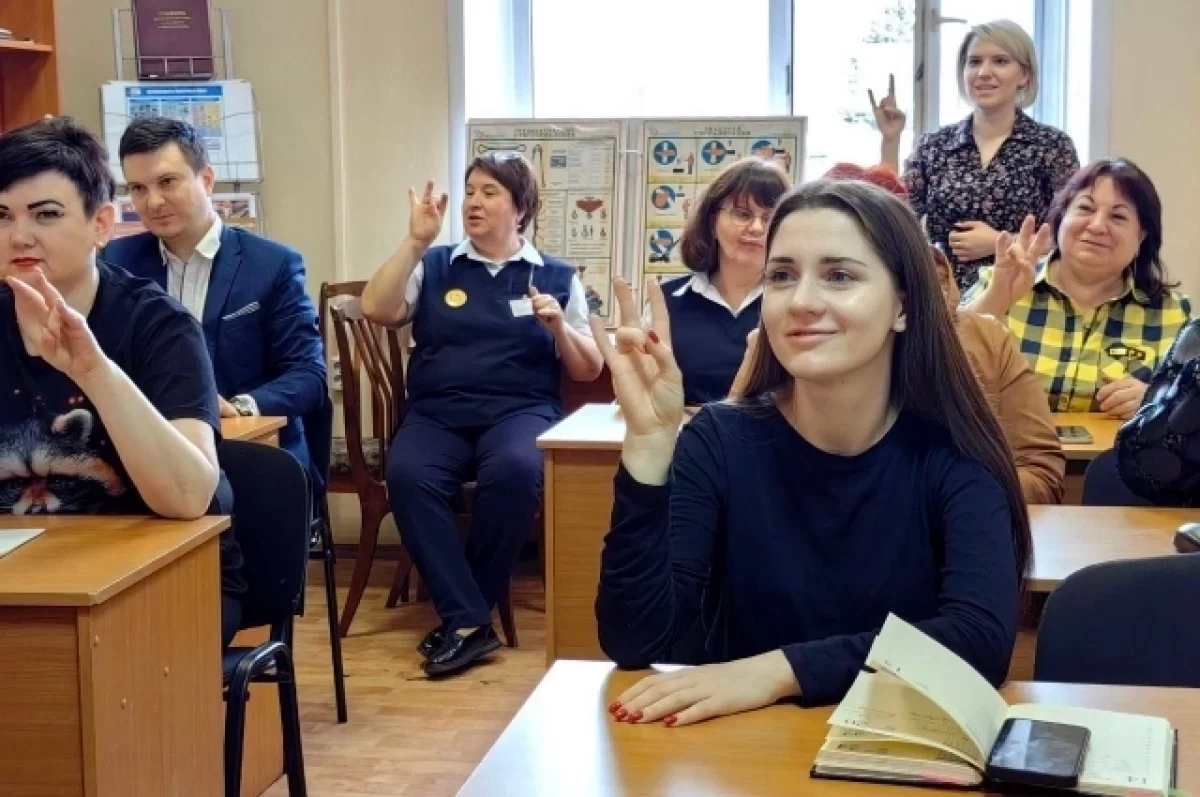 Железнодорожники на Алтае проходят курс русского жестового языка