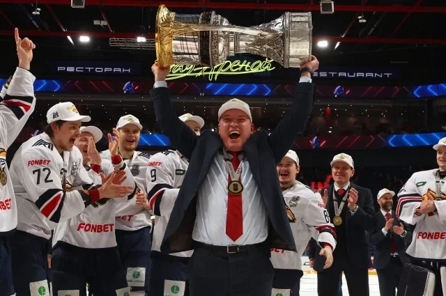 «Металлург» стал третьим клубом в истории КХЛ, взявшим Кубок Гагарина трижды.