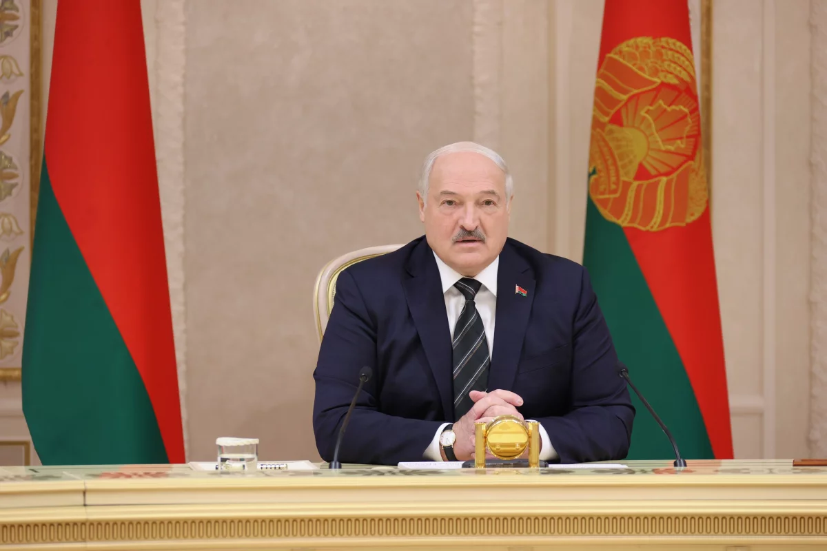 Лукашенко заявил, что Запад превратил Украину в наркомана на поводке