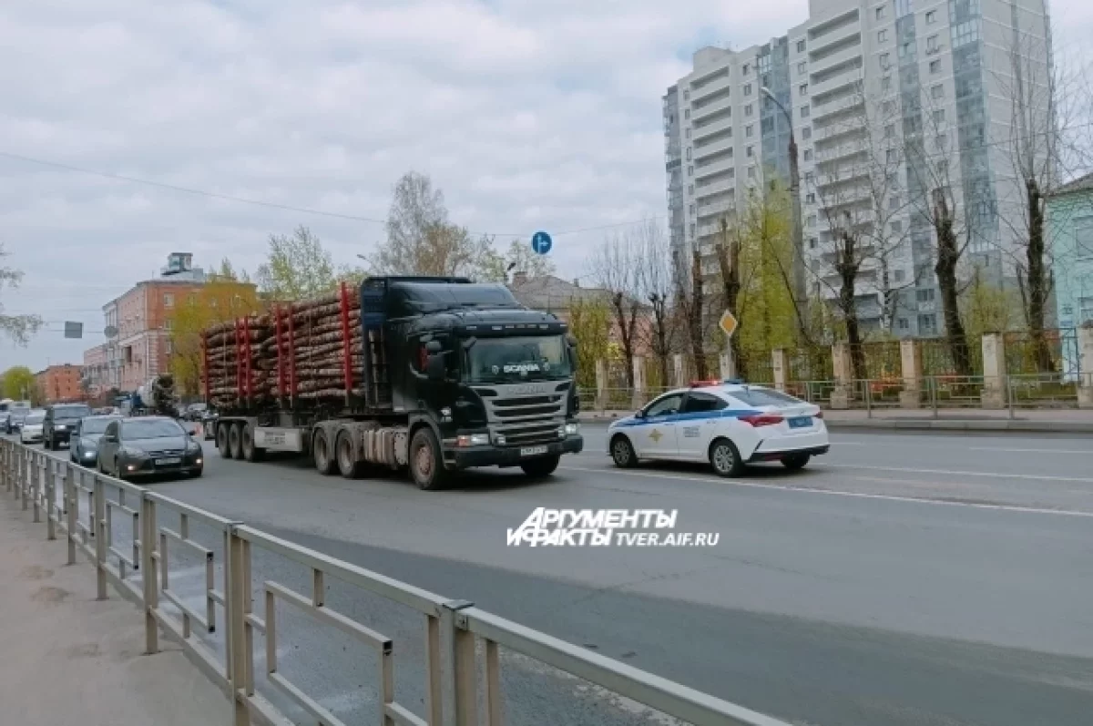 В Твери на улице Орджоникидзе лесовоз сбил человека | АиФ Тверь