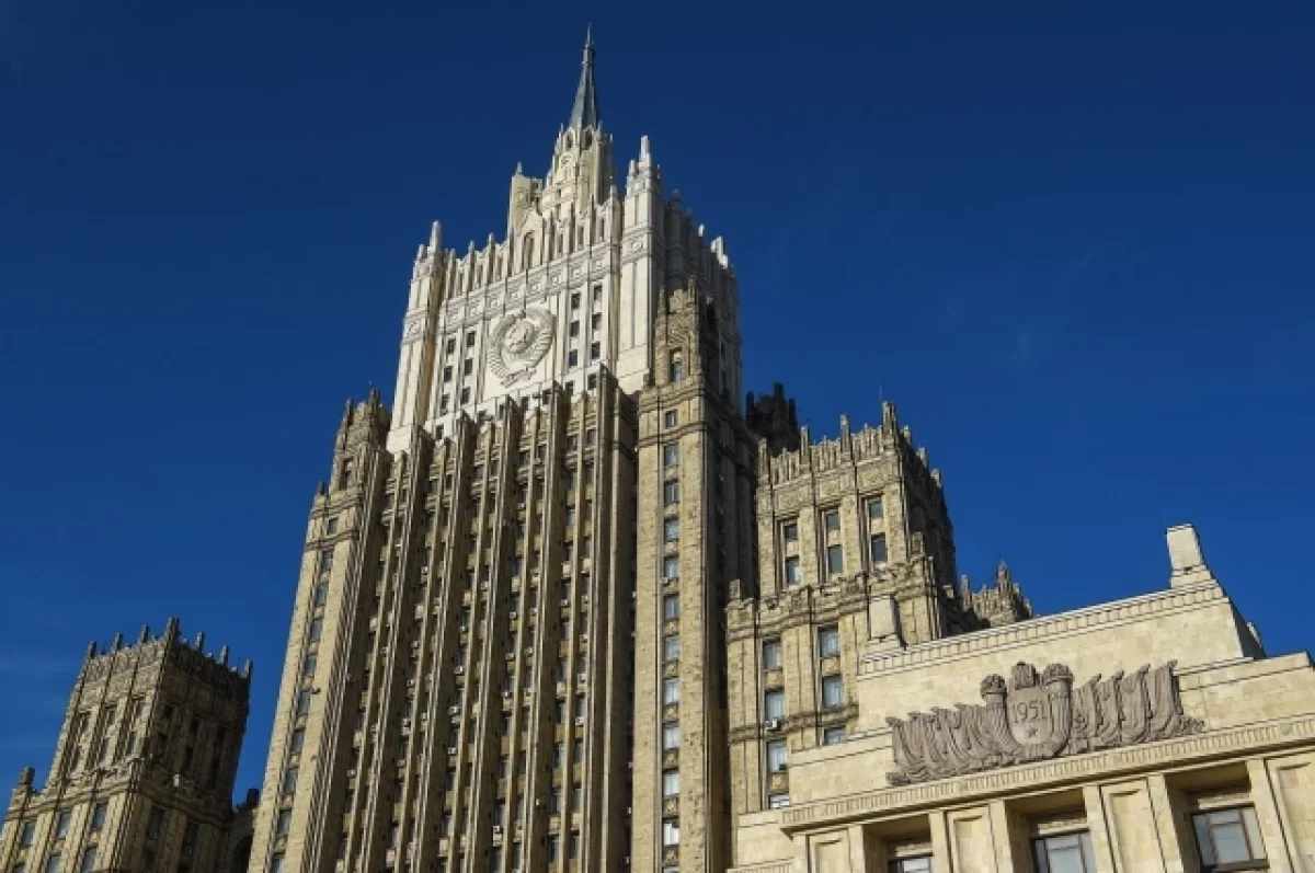 МИД: Россия в качестве ответной меры высылает двух дипломатов Латвии